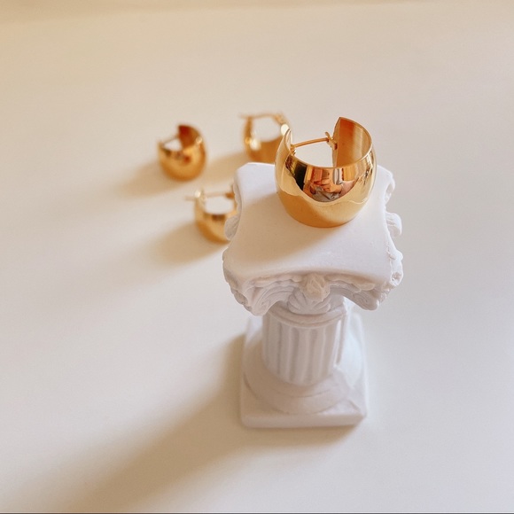 Minimalist 18K GP stainless steel hoop earrings - Picture 5 of 9